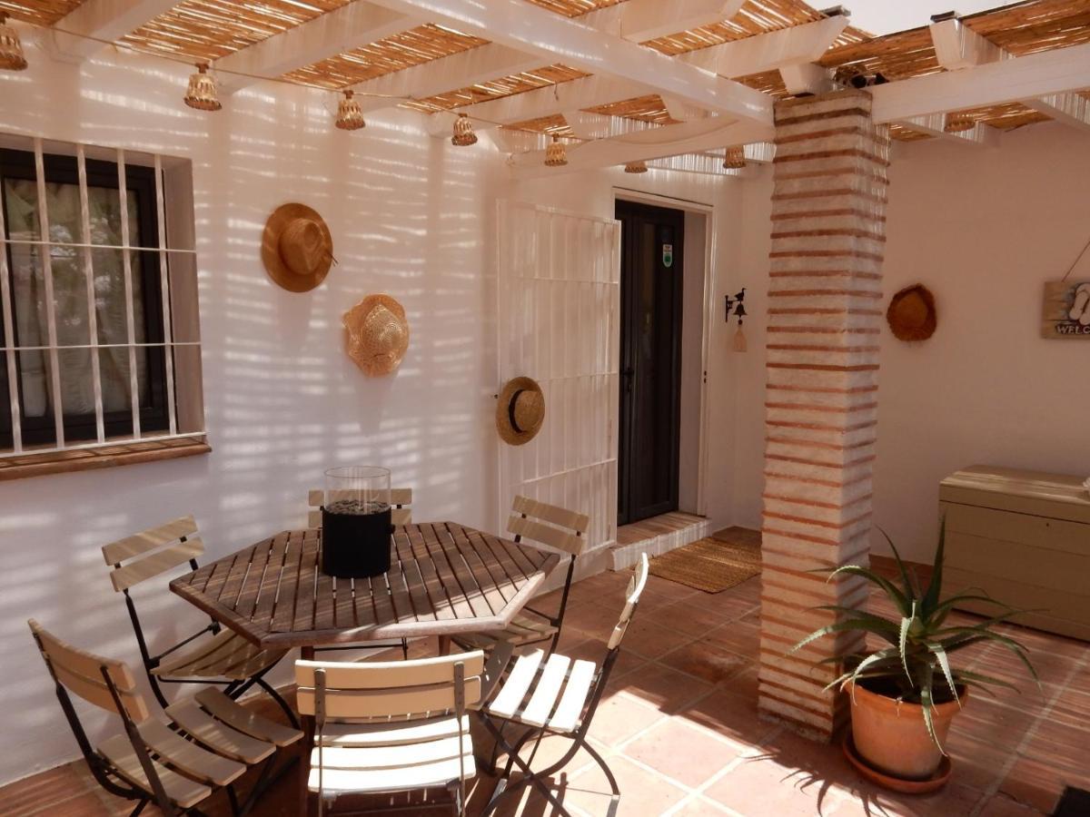 Bed And Breakfast Lagabella Sedella Exterior foto